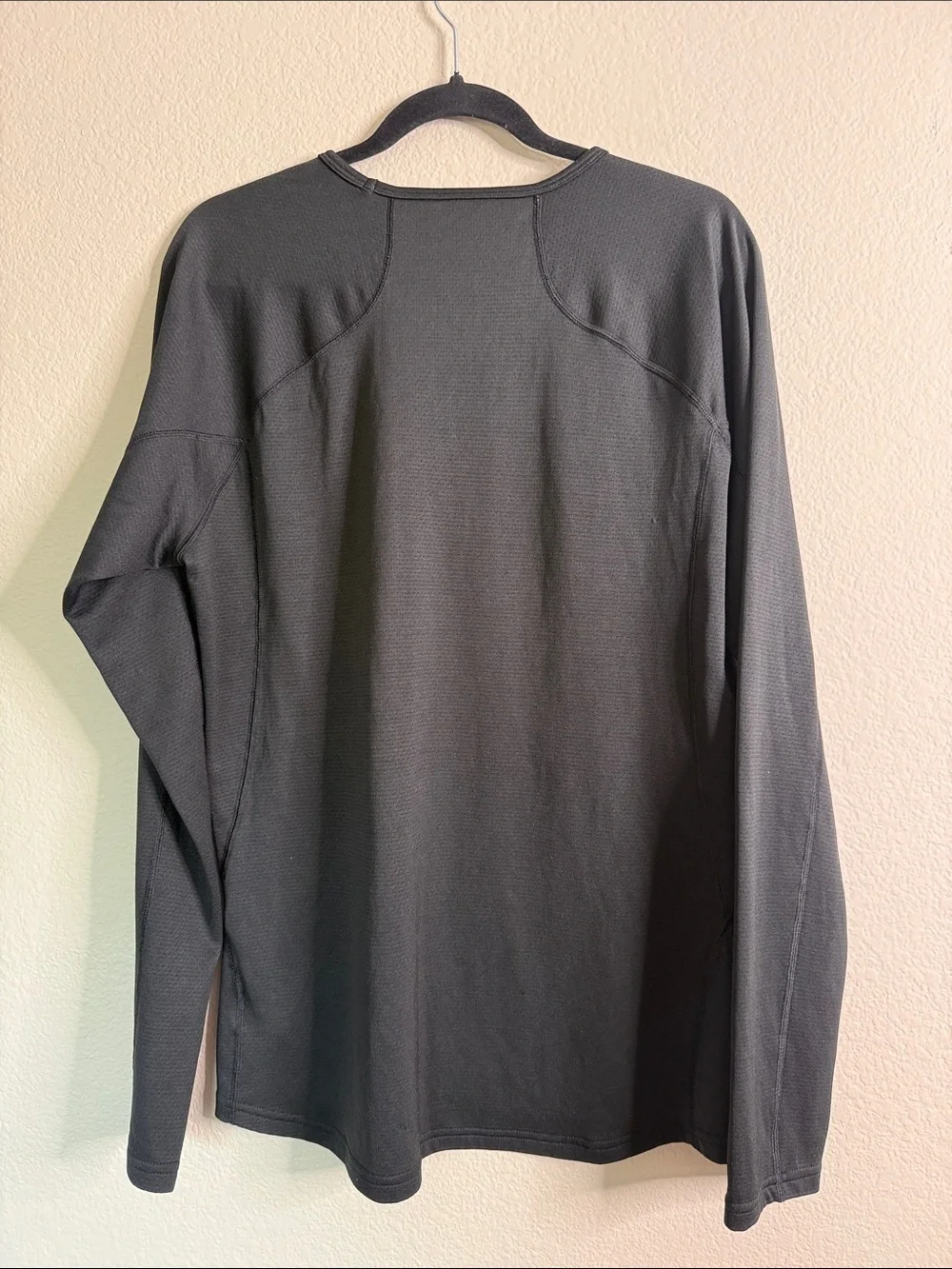 The North Face Men's Long-Sleeve Black Technical Tee size large